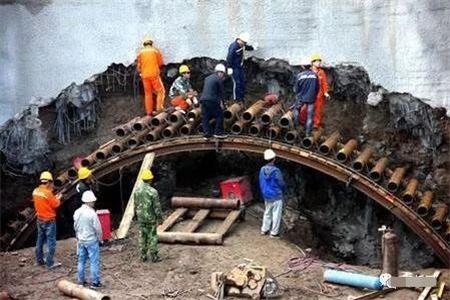 新疆隧道钢花管支护案例